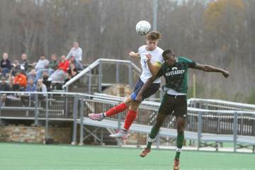 一针见血！贝林厄姆非10号核心，让位居莱尔，回归8号位是正解！（配图示意）